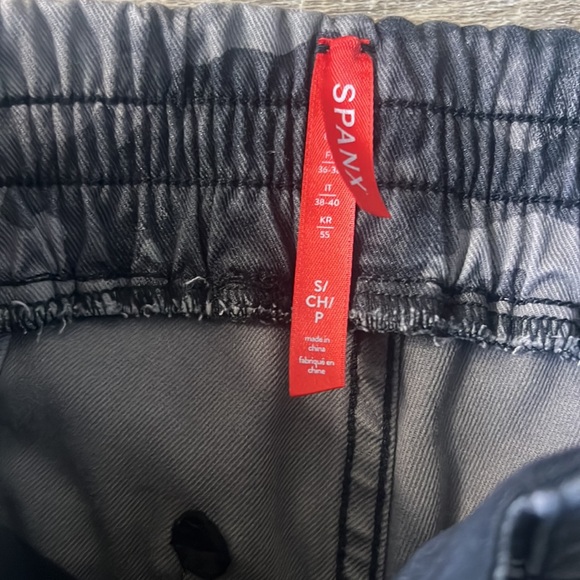 SPANX Women's Stretch Twill Camo Grey Cargo Joggers Size S - Picture 2 of 4